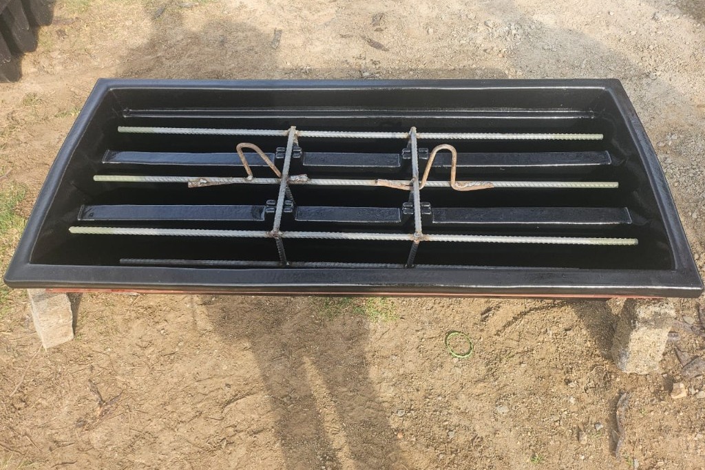 Gietvorm met staalwapening, gereed om te giet